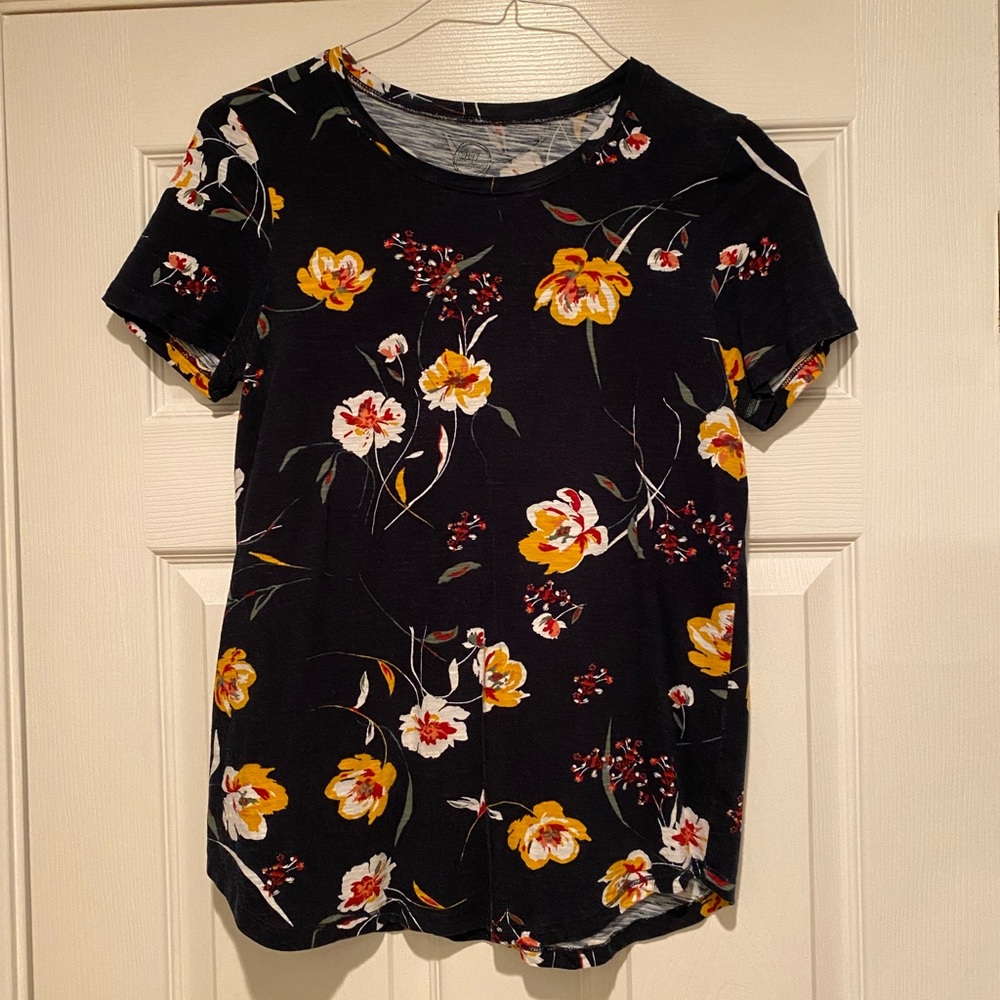 Maurices Black Floral Short Sleeve Tee